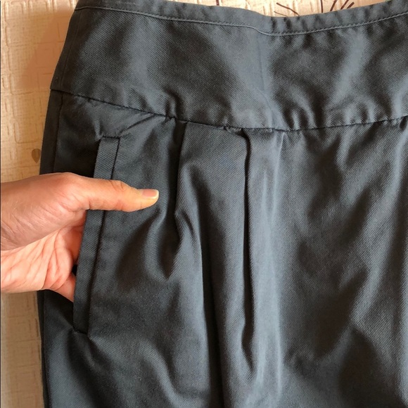 Banana Republic Women’s Gray Skirt w/ Pocket Size6 - Picture 2 of 6
